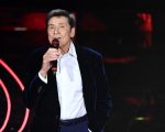 Sanremo 2023. Tra Palco e realtà con Gianni Morandi, stasera 10 aprile su Rai 1: anticipazioni