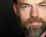 Slow Horses: Hugo Weaving raggiunge Gary Oldman nel cast della Stagione 4