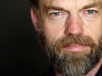 Slow Horses: Hugo Weaving raggiunge Gary Oldman nel cast della Stagione 4