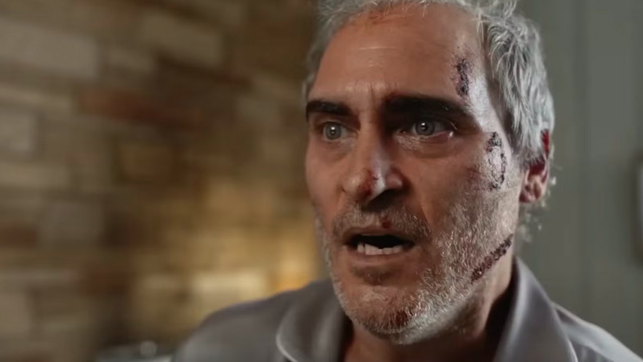 Beau ha paura, Ari Aster ha aggiunto un'altra scena di decapitazione: 'Che posso dire, mi fanno ridere'