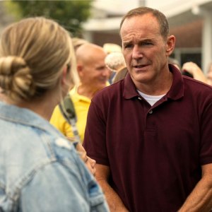 Florida Man: Clark Gregg in una scena