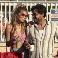 Florida Man: Edgar Ramirez e Abbey Lee in una scena