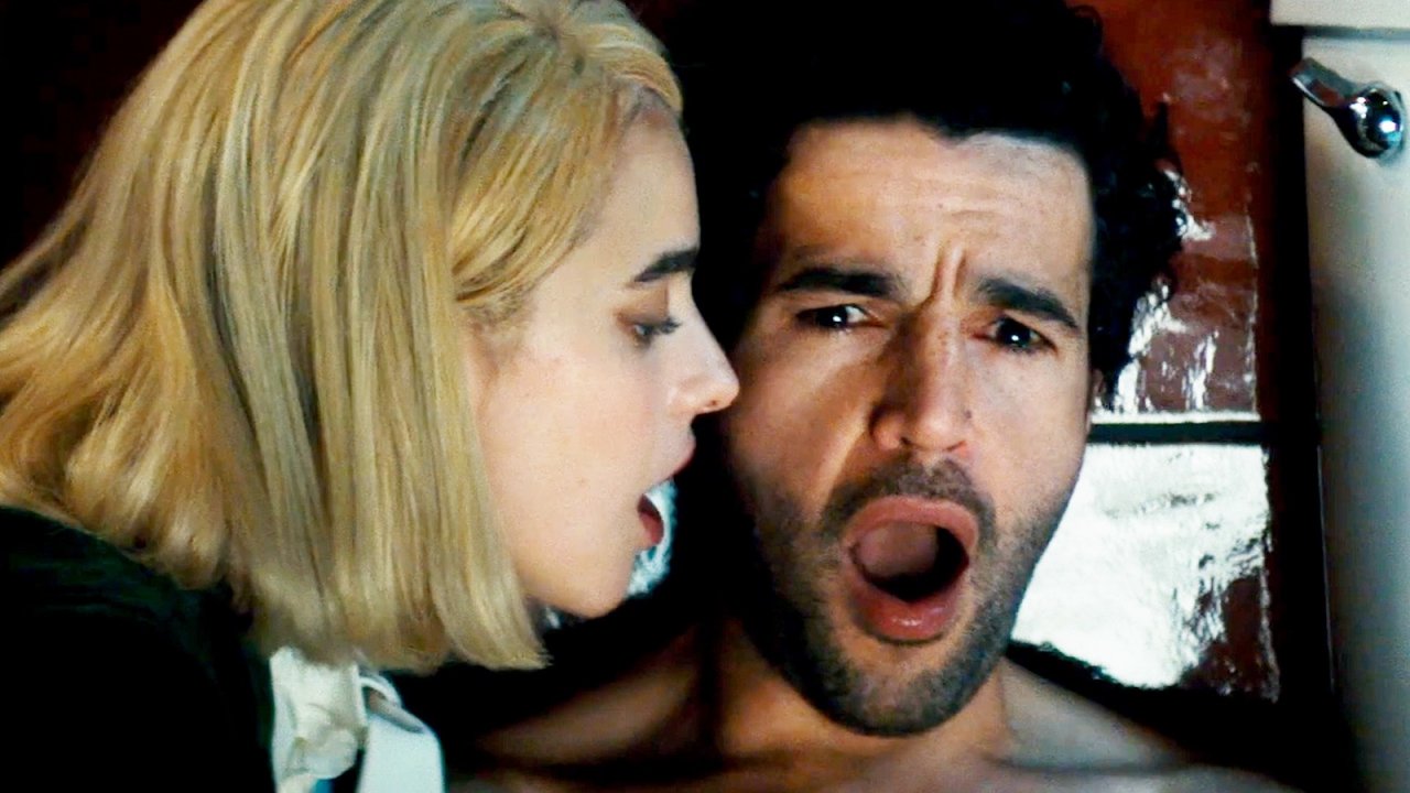 Sanctuary: nel trailer Margaret Qualley è una dominatrice che dà il via a un gioco al massacro hot