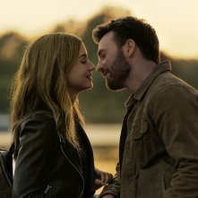 Ghosted: Chris Evans, Ana de Armas in una scena romantica
