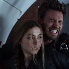 Ghosted: Chris Evans, Ana de Armas in una scena del film