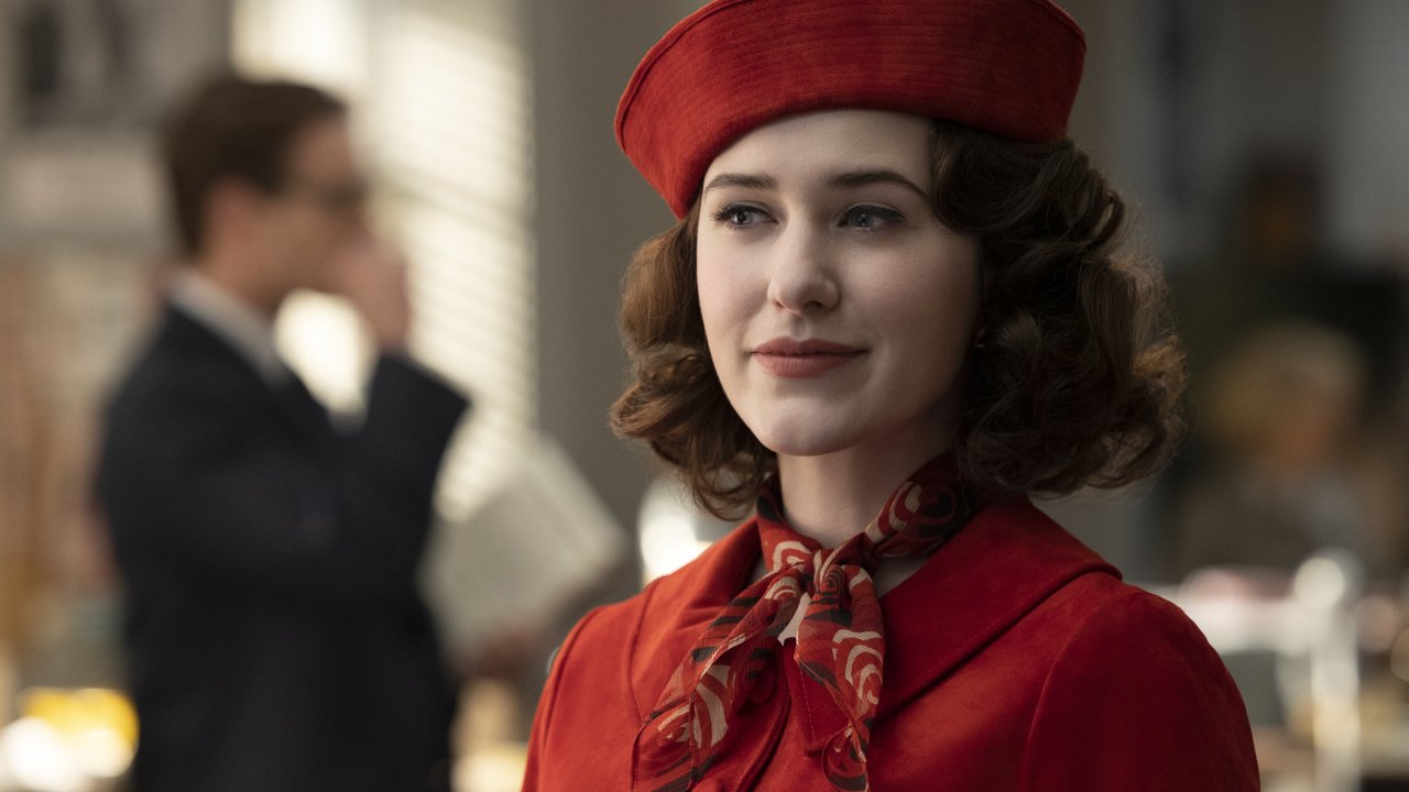Rachel Brosnahan in una scena de La fantastica signora Maisel