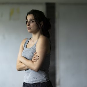 Caccia all'agente Freegard: Marisa Abela in una foto