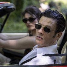 Caccia all'agente Freegard: James Norton e Gemma Arterton in un'immagine del film