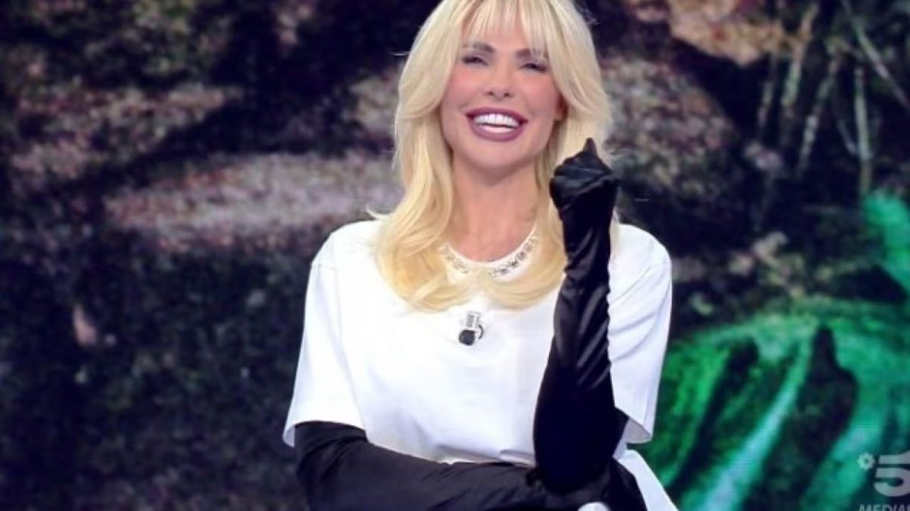 Isola dei Famosi 2023: Ilary Blasi:  'A me i normodotati non piacciono”, prima gaffe hot della conduttrice