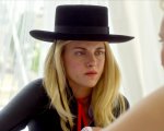 Kristen Stewart, Woody Harrelson e Emma Mackey in Full Phil, il nuovo film di Quentin Dupieux