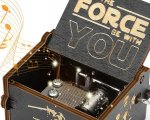 Star Wars: il carillon musicale nero intagliato a mano è in sconto su Amazon