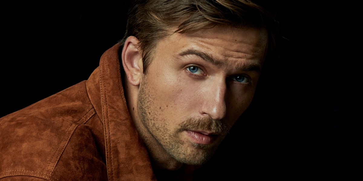 Brandon Sklenar star accanto a Blake Lively del film Siamo noi a dire basta, tratto dal libro di Colleen Hoove