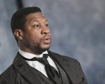 Jonathan Majors: la situazione si complica, nuove vittime di abusi si fanno avanti