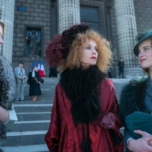 Mon Crime - La colpevole sono io: Nadia Tereszkiewicz, Rebecca Marder, Isabelle Huppert in una scena del film