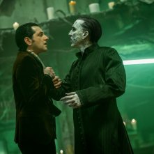 Renfield: Nicolas Cage, Ben Schwartz in una scena del film