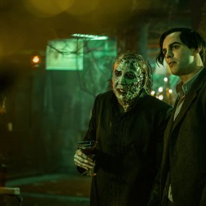 Renfield: Nicolas Cage, Nicholas Hoult in una scena