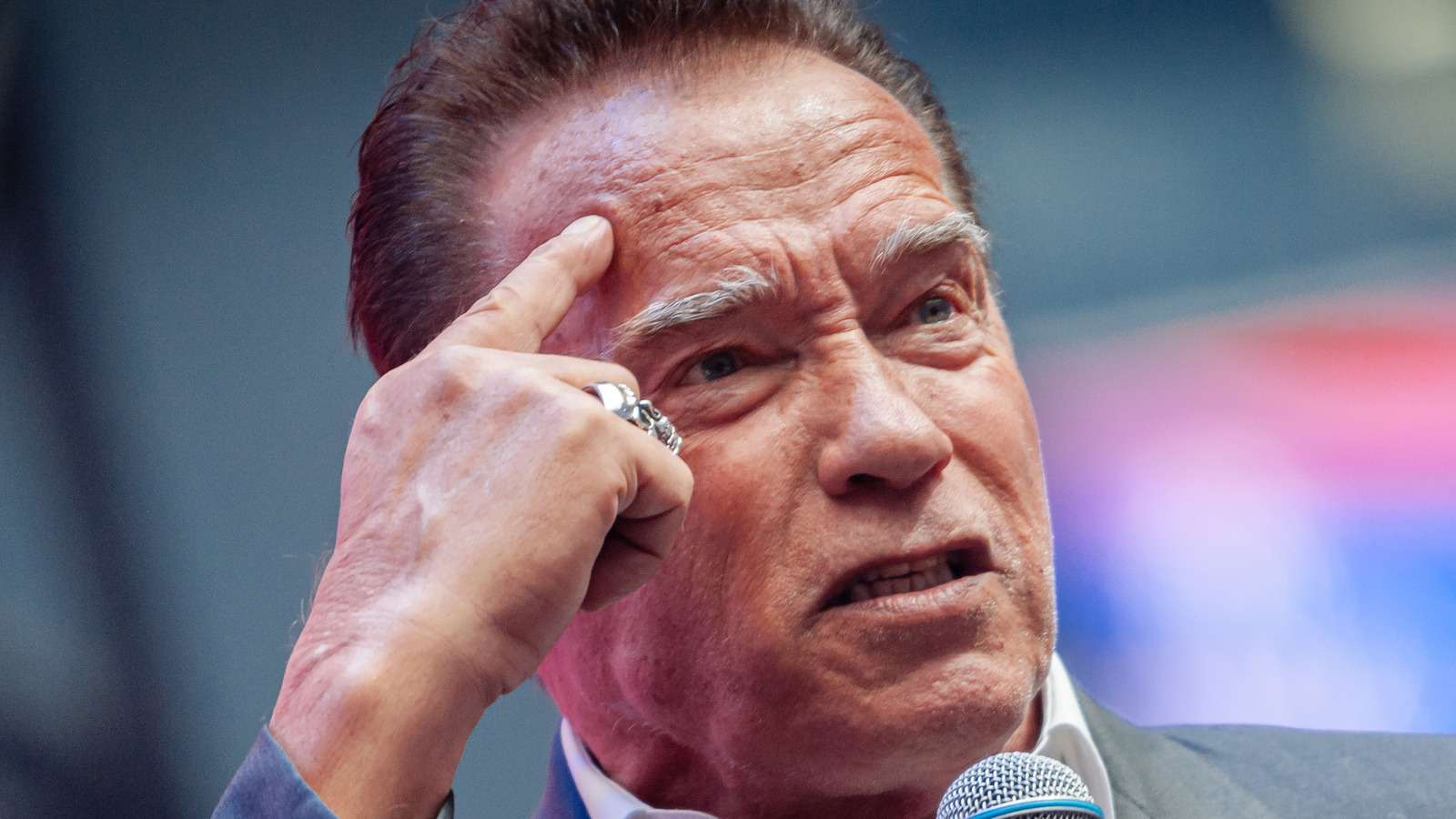 Arnold Schwarzenegger sulla salute mentale: 'I social media ci hanno cambiato, sono pieni di pericoli'