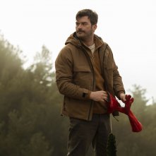 La stretta del passato: Kivanc Tatlitug in un'immagine