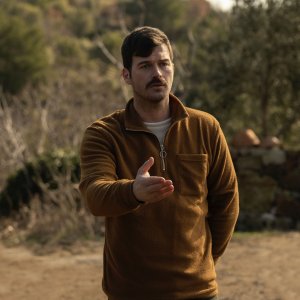 La stretta del passato: Kivanc Tatlitug in una foto