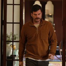 La stretta del passato: Kivanc Tatlitug in una scena del film