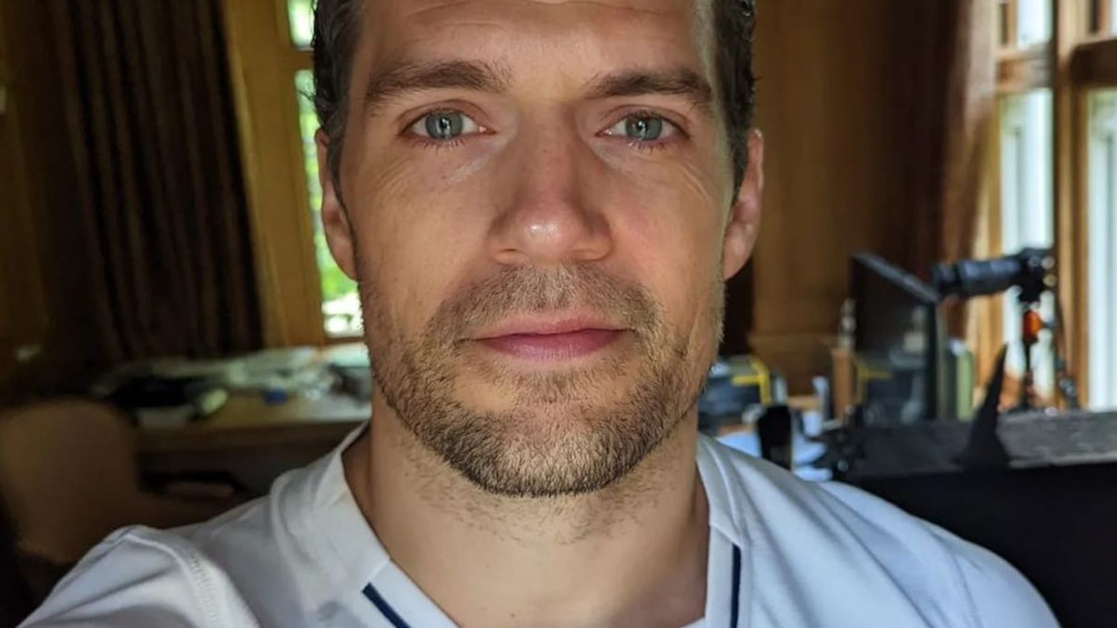 Henry Cavill svela il primo video dal set di The Ministry of Ungentlemanly Warfare