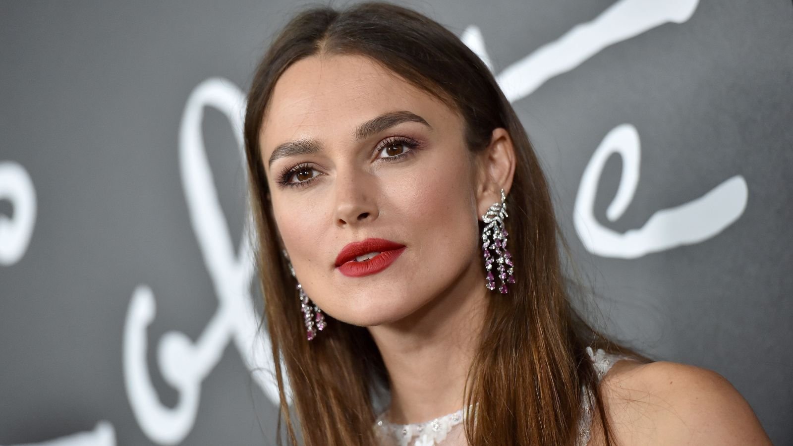 Keira Knightley nella serie thriller Black Doves, prodotta da Netflix