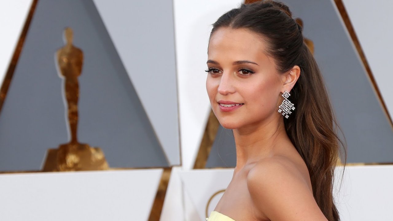 Firebrand: Alicia Vikander è una regale Katherine Parr nella prima immagine