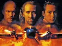 Con Air, la recensione: l'esplosivo cult anni '90 con Nicolas Cage