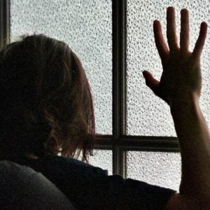 Inexorable: Alba Gaïa Bellugi e Benoît Poelvoorde in una scena del film