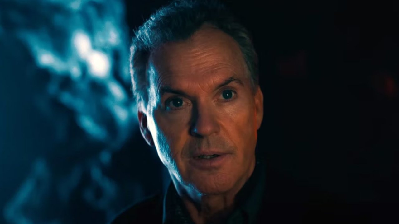 The Flash: Michael Keaton ha chiesto al regista di fargli una foto nella Batcaverna per il nipotino