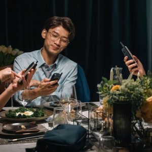 Everyphone Everywhere: una scena del film