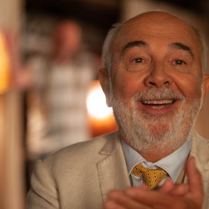 Le petit Piaf: Gerard Jugnot in una scena del film