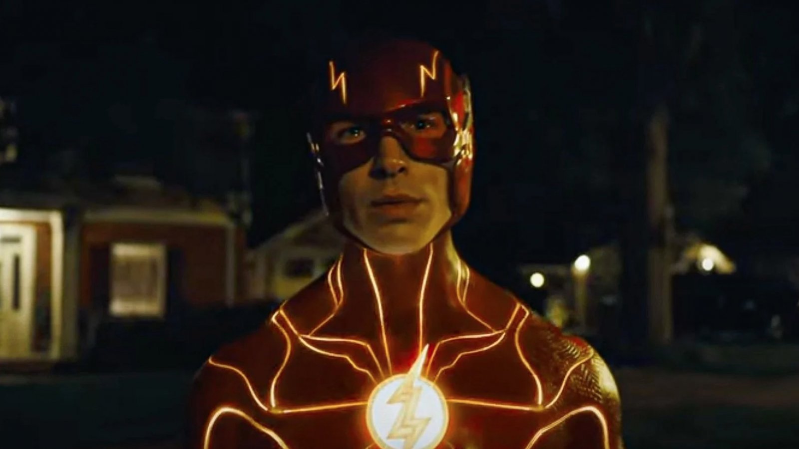The Flash: il 'costume modificato di Batman' di Barry Allen scatena l'ironia dei fan