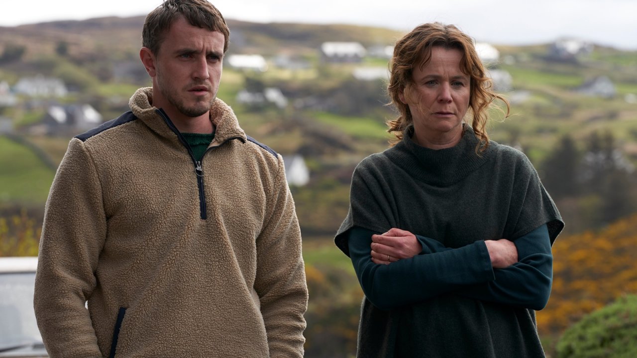 Creature di Dio: Paul Mescal ed Emily Watson in una clip in esclusiva del film