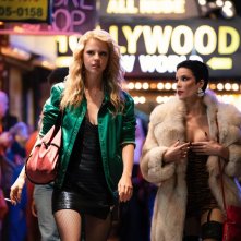 MaXXXine: Mia Goth e Halsey in una foto del film