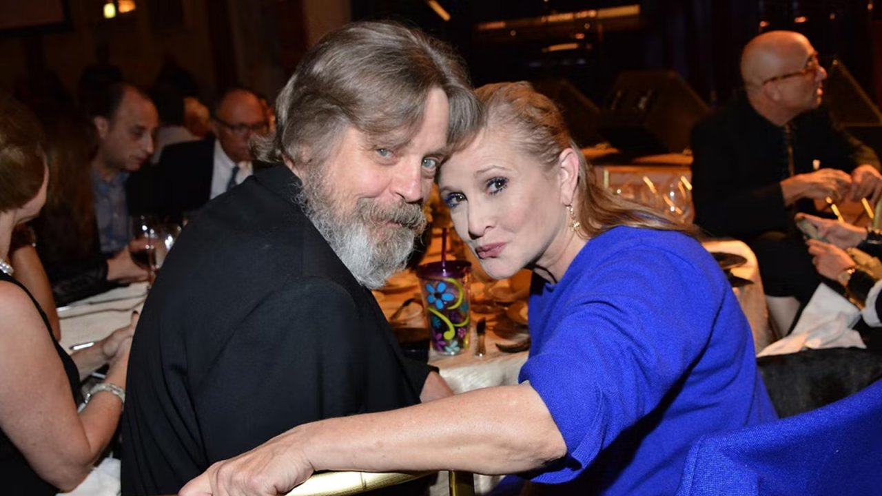 Mark Hamill ricorda Carrie Fisher e la sua interpretazione di Leia: 'La persona perfetta nel ruolo perfetto'