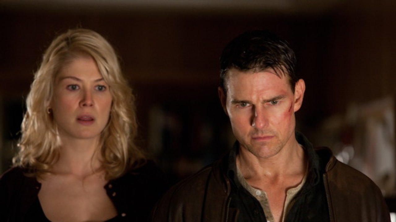 Rosamund Pike chiese a Tom Cruise di stare zitto durante un provino per Jack Reacher: 'Mi distraeva'