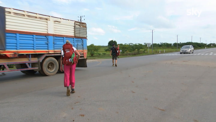 Pechino Express - La Via Delle Indie -   Tappa 9 Mediterranee Rubano L'auto