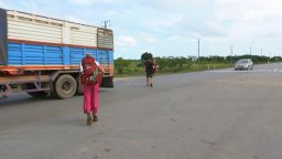 Pechino Express - La Via Delle Indie -   Tappa 9 Mediterranee Rubano L'auto