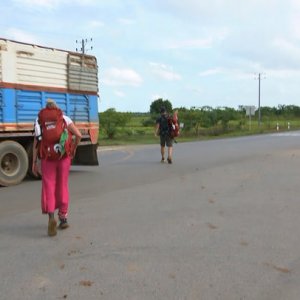 Pechino Express - La Via Delle Indie -   Tappa 9 Mediterranee Rubano L'auto