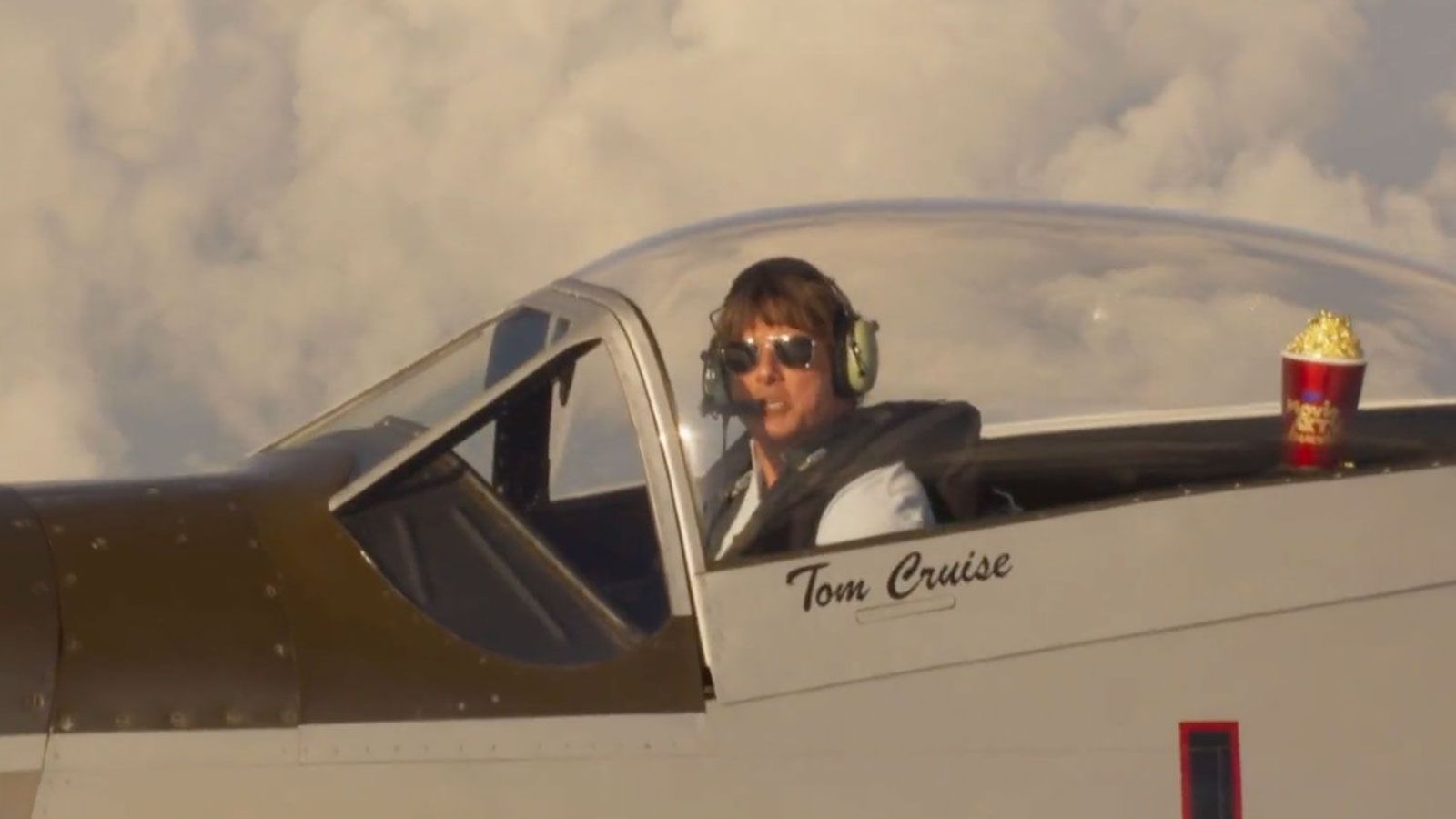 Tom Cruise riceve l'MTV Award 2023 mentre vola su un jet da combattimento: 'Adoro intrattenervi'