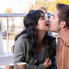 Uno splendido disastro: Libe Barer, Austin North in una scena del film