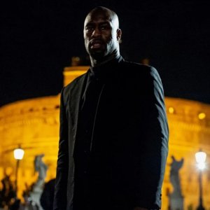 Muti: Vernon Davis in una scena a Roma