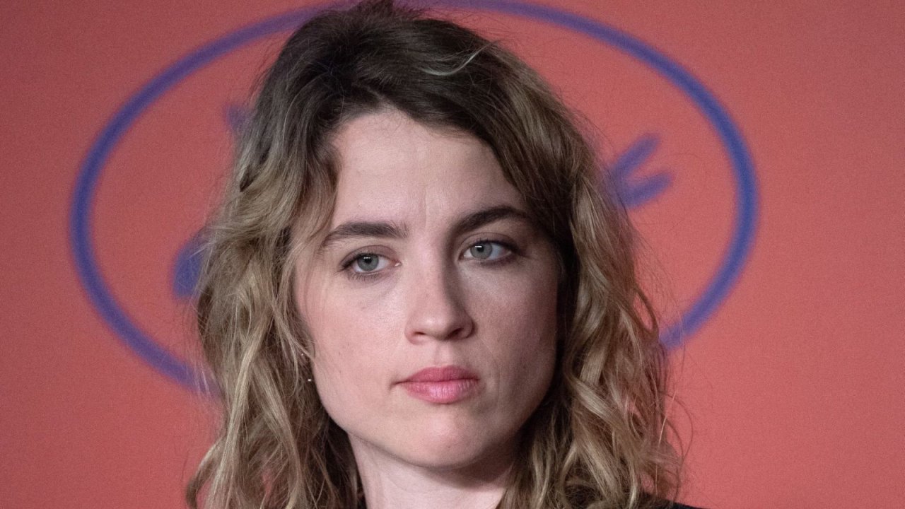 Adèle Haenel contro l'industria francese: 'Faranno di tutto per difendere gli stupratori Polanski e Depardieu'
