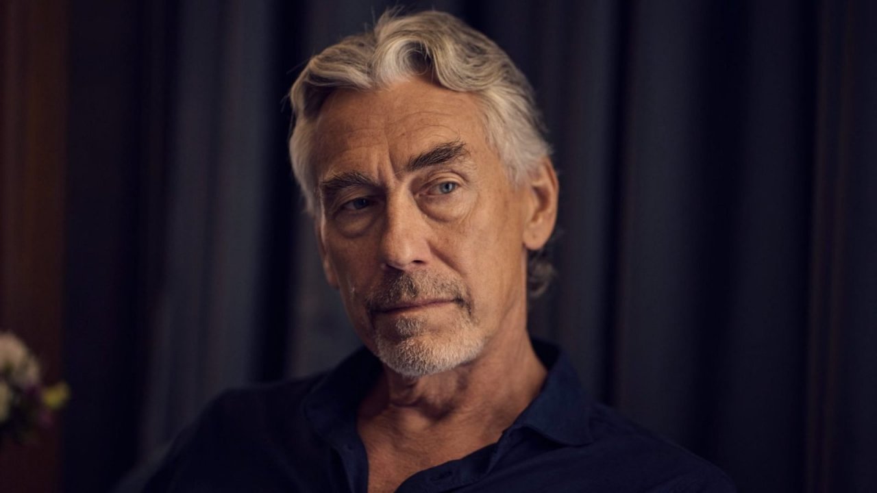 Andor, Tony Gilroy ha sospeso il suo lavoro sulla Stagione 2 per lo sciopero degli sceneggiatori
