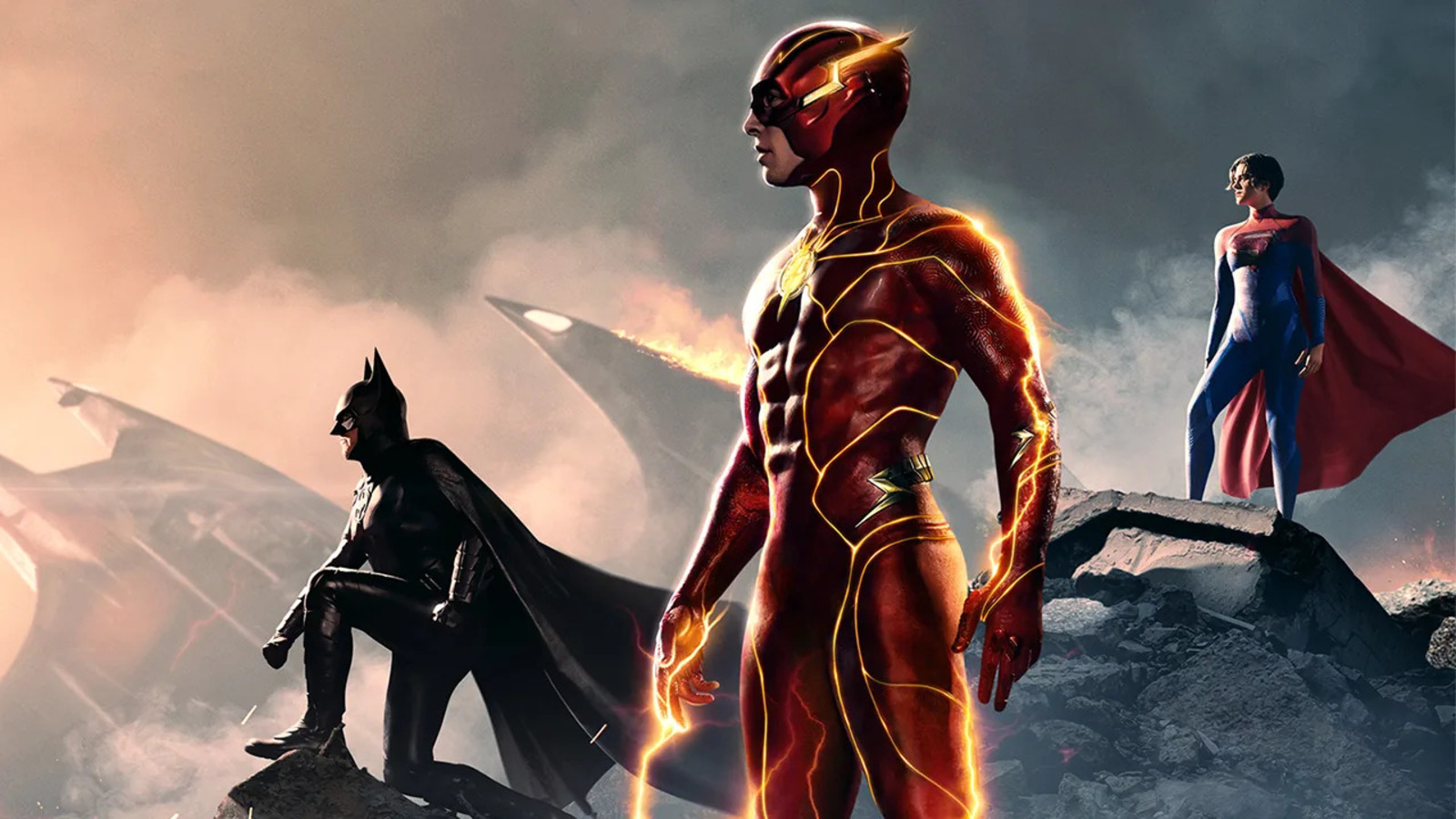 The Flash, tra Batwing, Supergirl e viaggi nel tempo: il nuovo spot TV e le foto del film con Ezra Miller