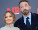 Ben Affleck sbatte lo sportello dell'auto alla moglie Jennifer Lopez, il video diventa virale