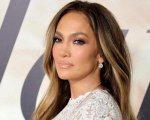 Jennifer Lopez sorprende Ben Affleck a lavorare da Dunkin' Donuts nello spot del Super Bowl