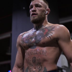McGregor Forever: Conor McGregor in una scena
