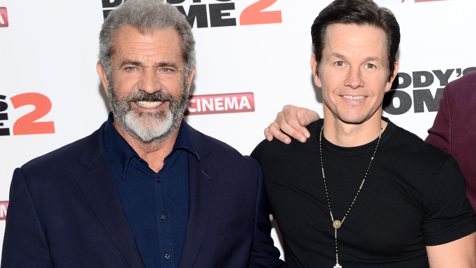 Flight Risk, Mel Gibson will direct Mark Wahlberg in the new Lionsgate action movie